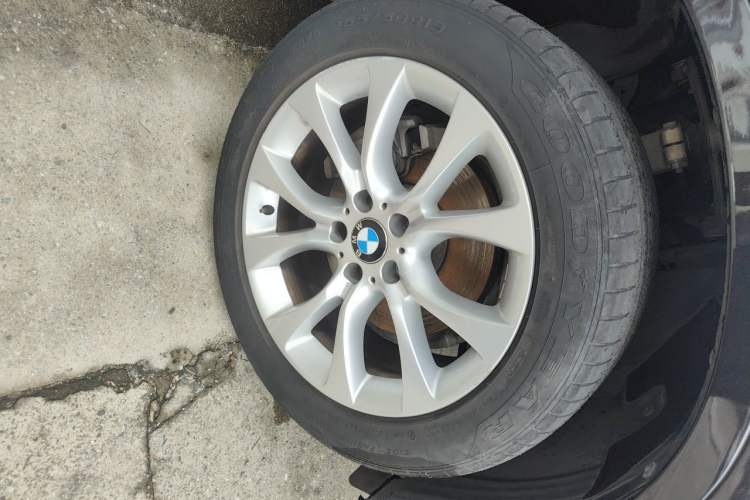 Used BMW X5 2017 xDrive28i Right Front Wheel Hub