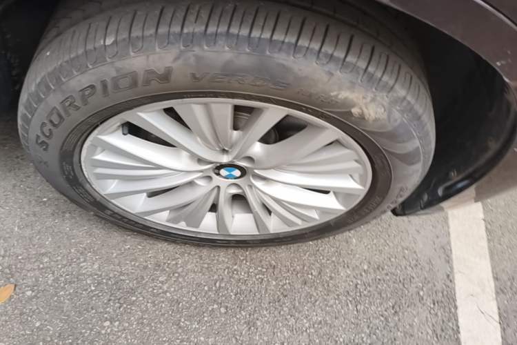 Used BMW X5 2017 xDrive28i Right Front Wheel Hub