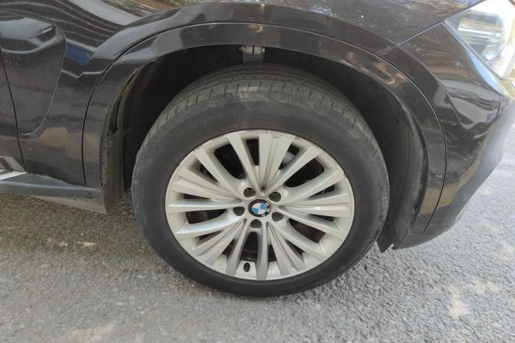 Used BMW X5 2017 xDrive28i Right Front Wheel Hub