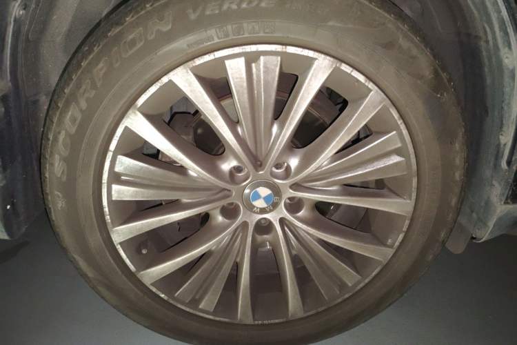 Used BMW X5 2017 xDrive28i Right Front Wheel Hub