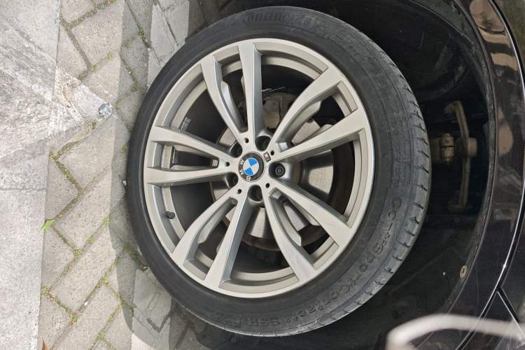 Used BMW X5 2017 xDrive28i Right Front Wheel Hub
