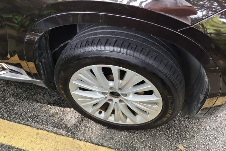 Used BMW X5 2017 xDrive28i Right Front Wheel Hub