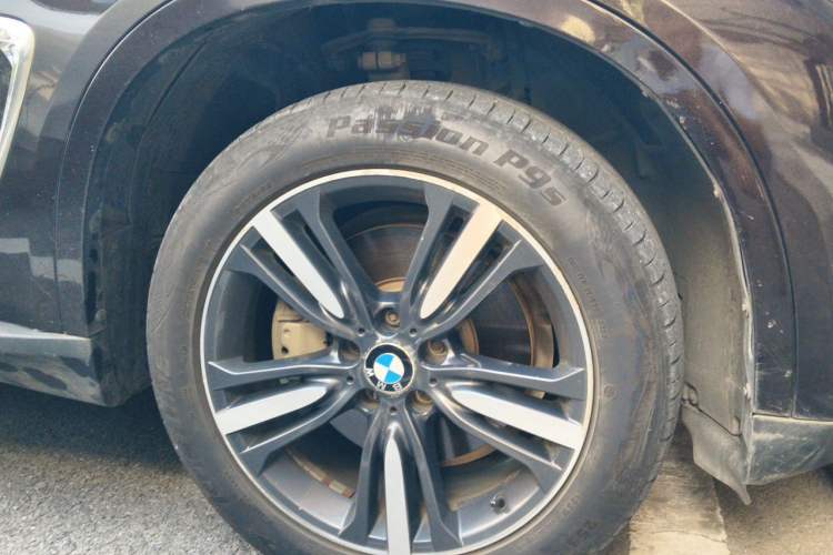 Used BMW X5 2017 xDrive35i Elegant Edition Right Front Wheel Hub