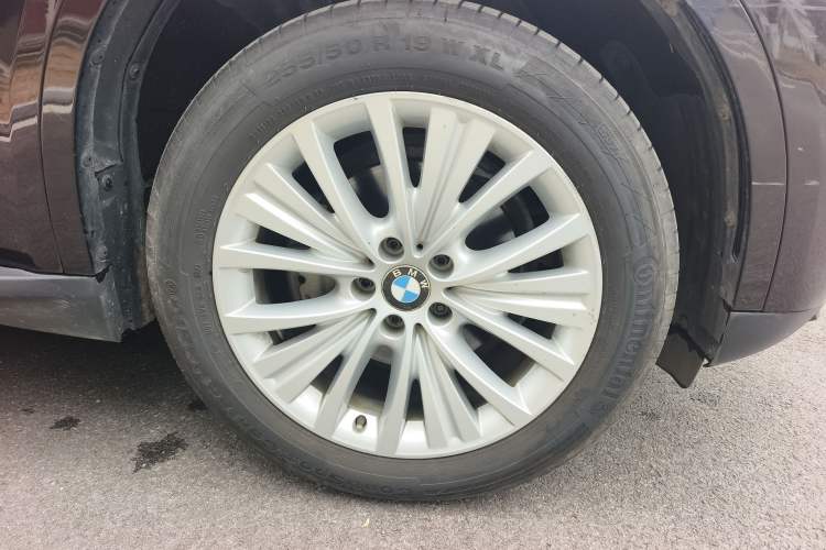 Used BMW X5 2017 xDrive28i Right Front Wheel Hub