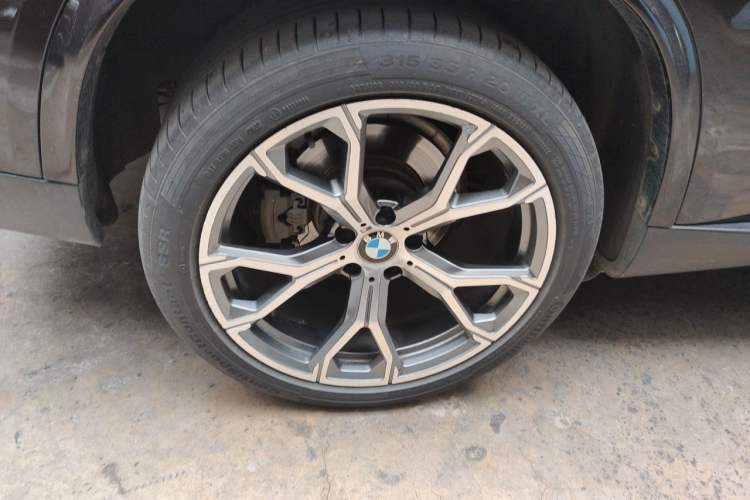 Used BMW X5 2017 xDrive28i Right Front Wheel Hub