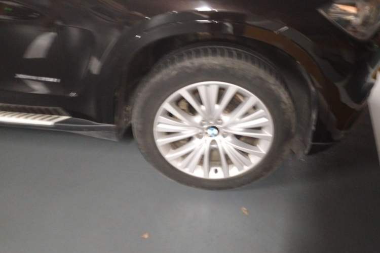 Used BMW X5 2017 xDrive28i Right Front Wheel Hub