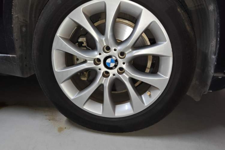 Used BMW X5 2017 xDrive35i Elegant Edition Right Front Wheel Hub