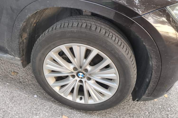 Used BMW X5 2017 xDrive28i Right Front Wheel Hub