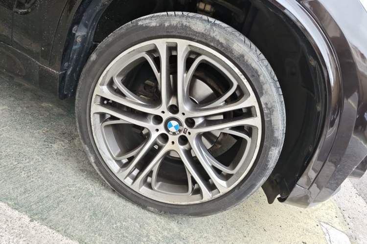 Used BMW X5 2017 xDrive28i Right Front Wheel Hub