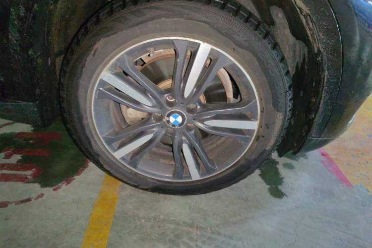 Used BMW X5 2017 xDrive35i Elegant Edition Right Front Wheel Hub
