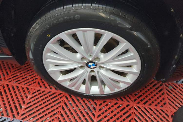 Used BMW X5 2017 xDrive28i Right Front Wheel Hub