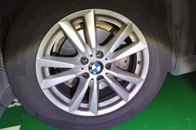 Used BMW X5  Right Front Wheel Hub