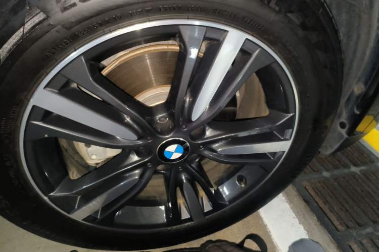 Used BMW X5 2017 xDrive35i Elegant Edition Right Front Wheel Hub