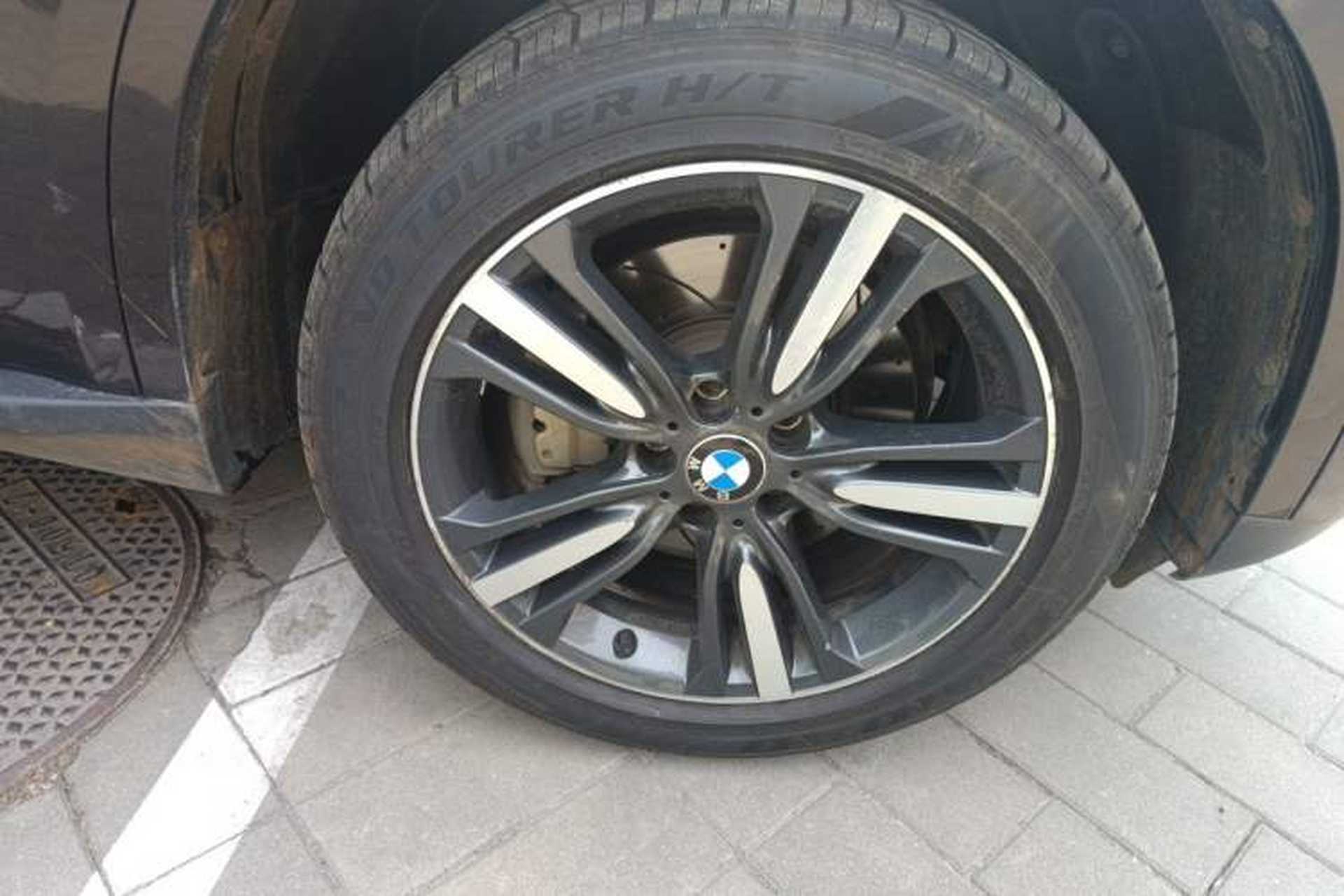 Used BMW X5 2017 xDrive35i Elegant Edition Right Front Wheel Hub