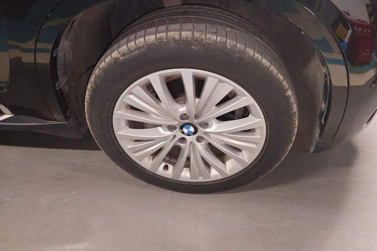 Used BMW X5 2017 xDrive28i Right Front Wheel Hub