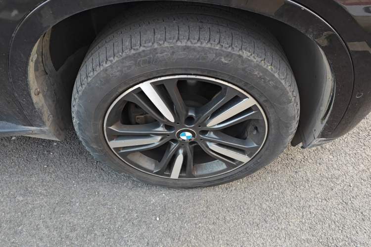 Used BMW X5 2017 xDrive35i Elegant Edition Right Front Wheel Hub