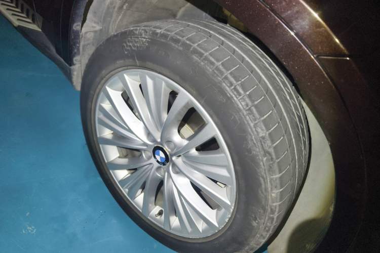 Used BMW X5 2017 xDrive28i Right Front Wheel Hub