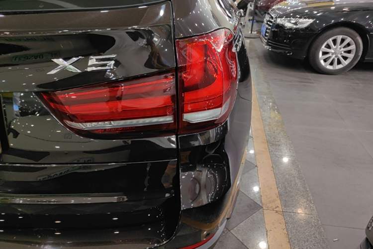 Used BMW X5 2017 xDrive35i Elegant Edition Right Rear Taillight