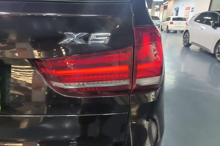 Used BMW X5 2017 xDrive35i Elegant Edition Right Rear Taillight