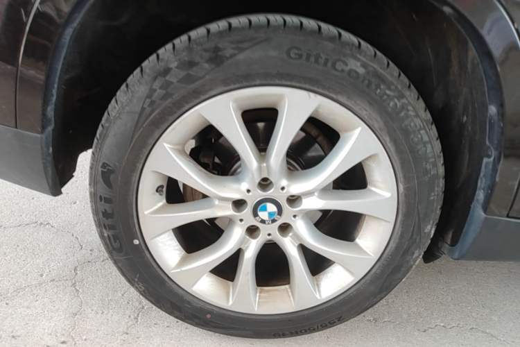 Used BMW X5 2017 xDrive28i Right Rear Wheel Hub