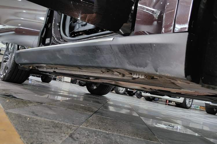 Used BMW X5 2017 xDrive35i Elegant Edition Right Side Sill