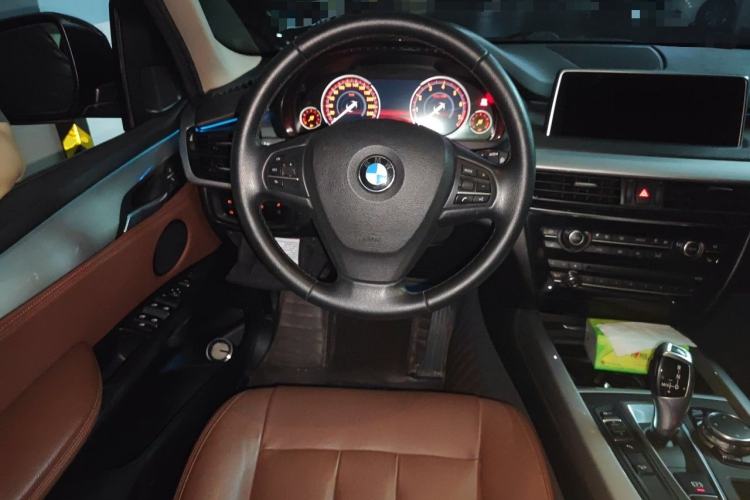 Used BMW X5 2017 xDrive35i Standard Model U.S. Specification Steering Wheel