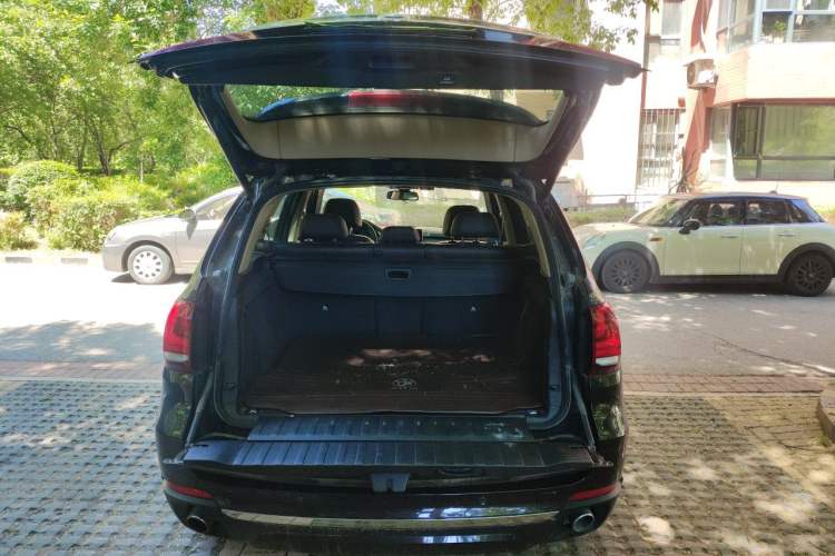 Used BMW X5 2017 xDrive28i Trunk