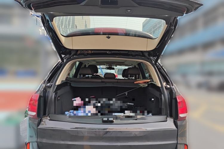 Used BMW X5 2017 xDrive28i Trunk