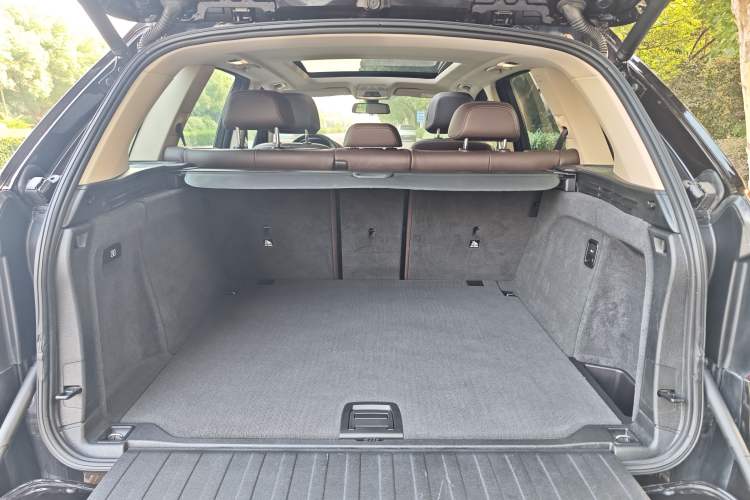 Used BMW X5 2017 xDrive35i Elegant Edition Trunk