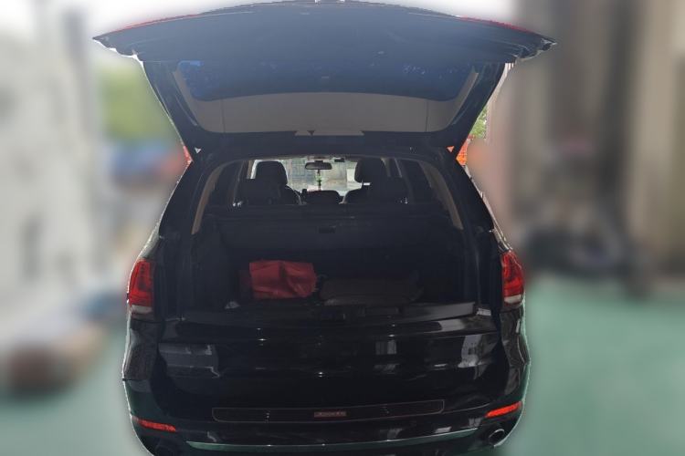 Used BMW X5 2017 xDrive28i Trunk