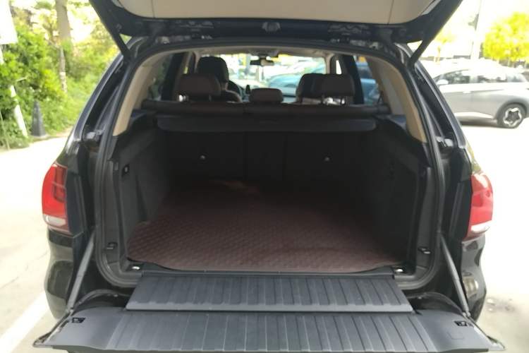 Used BMW X5 2017 xDrive28i Trunk