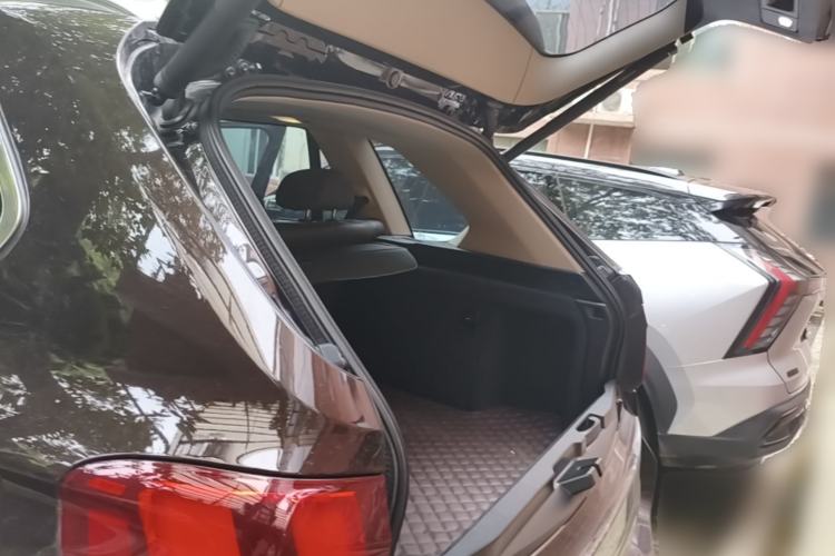 Used BMW X5 2017 xDrive28i Trunk