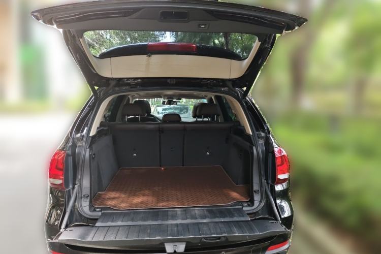 Used BMW X5 2017 xDrive28i Trunk