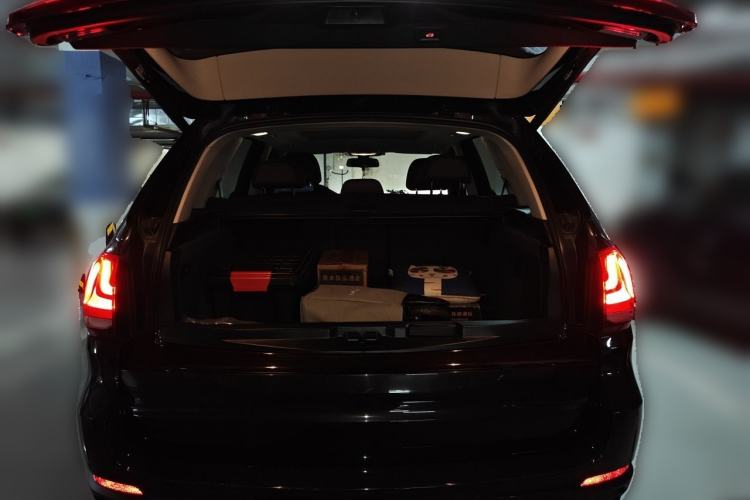 Used BMW X5 2017 xDrive35i Elegant Edition Trunk