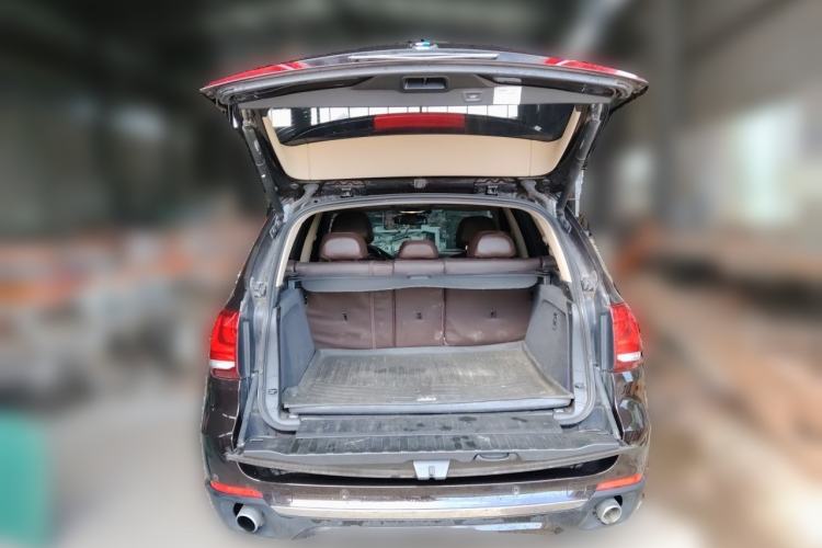 Used BMW X5 2017 xDrive28i Trunk