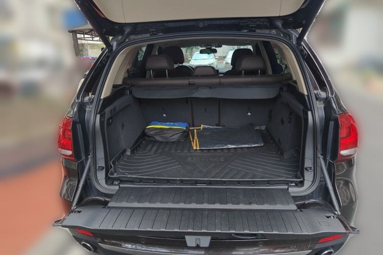 Used BMW X5 2017 xDrive28i Trunk