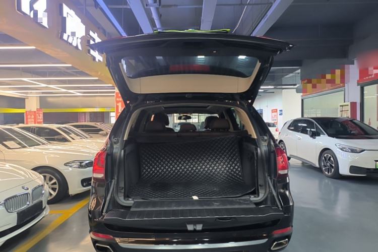 Used BMW X5 2017 xDrive35i Elegant Edition Trunk
