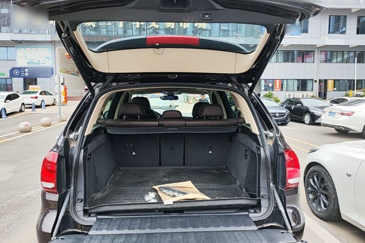Used BMW X5 2017 xDrive35i Elegant Edition Trunk