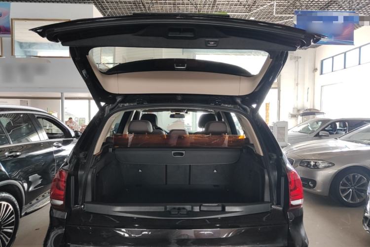 Used BMW X5 2017 xDrive35i Elegant Edition Trunk
