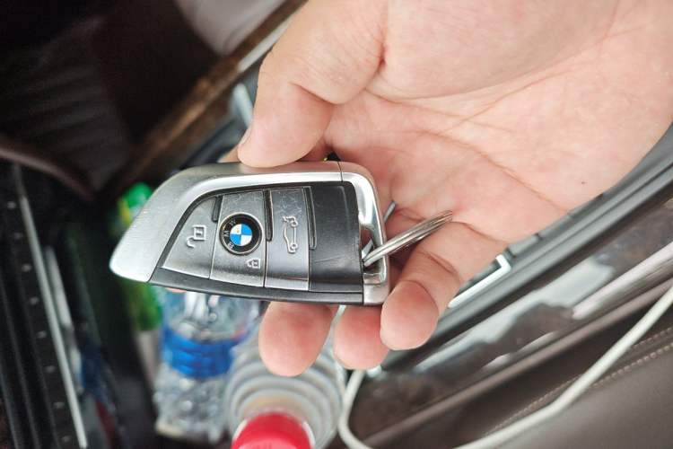 Used BMW X5 2017 xDrive28i Vehicle Key