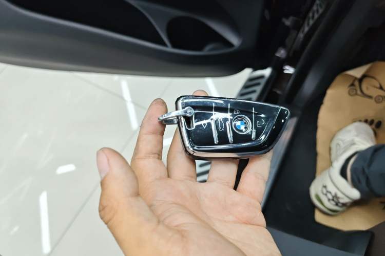 Used BMW X5 2017 xDrive28i Vehicle Key
