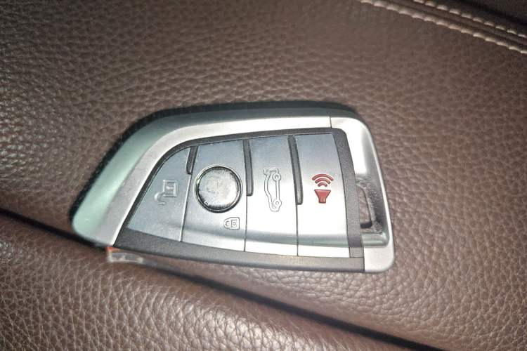 Used BMW X5 2017 xDrive28i Vehicle Key