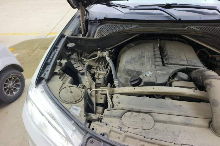 Used BMW X5 2017 xDrive35i parallel import Engine Bay Right
