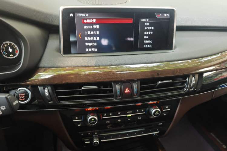 Used BMW X5 2017 xDrive28i Audio And AC Panel