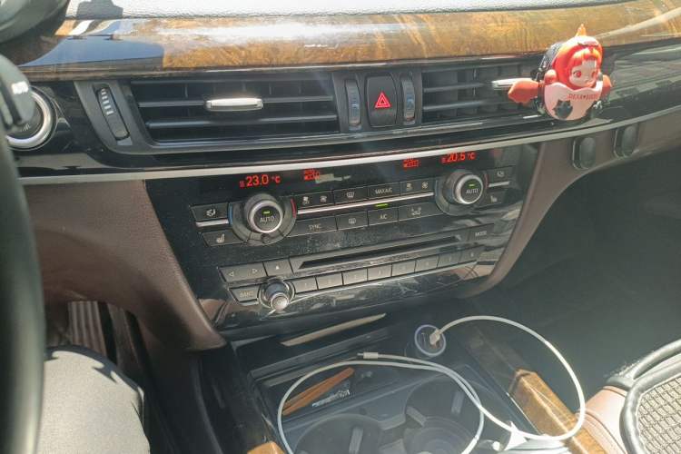 Used BMW X5 2017 xDrive28i Audio And AC Panel