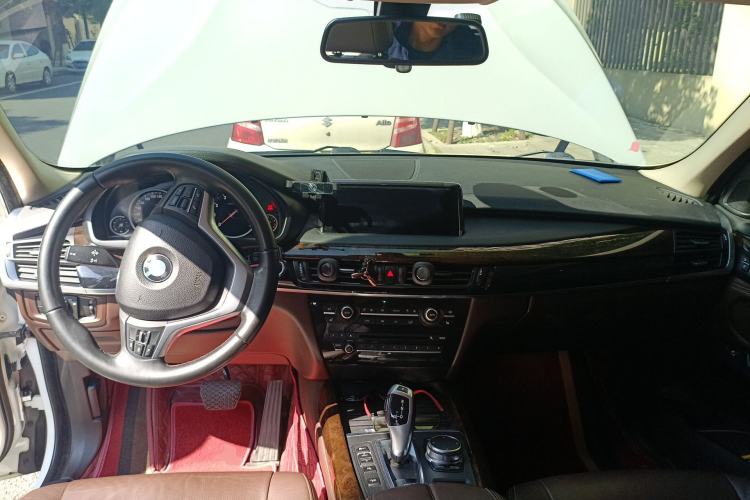 Used BMW X5 2017 xDrive28i Center Console