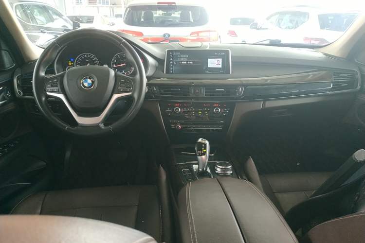 Used BMW X5 2017 xDrive28i Center Console