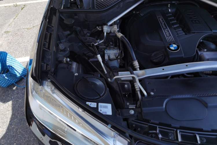 Used BMW X5 2017 xDrive35i M Sport Edition Engine Bay Right