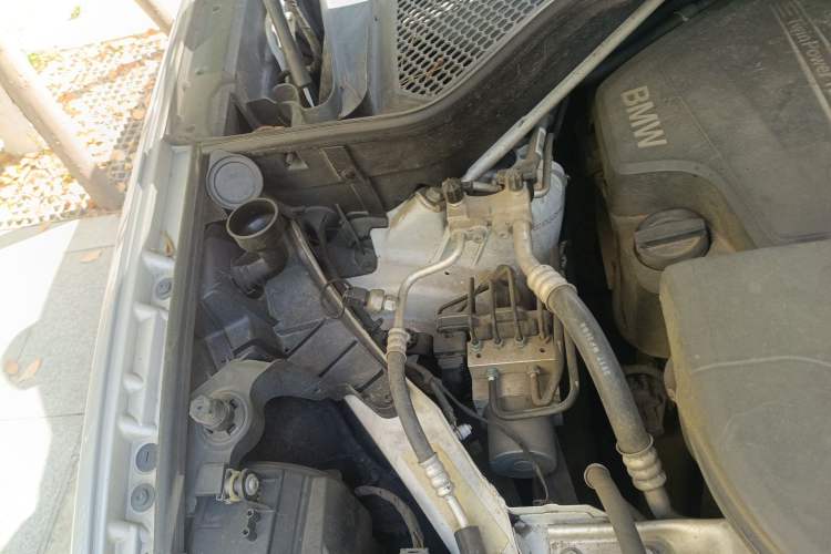 Used BMW X5 2017 xDrive28i Engine Bay Right