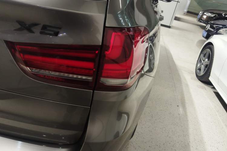 Used BMW X5 2017 xDrive28i Exterior 1